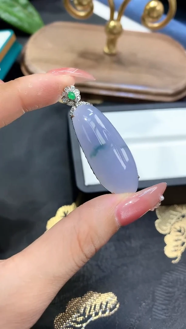 18K金镶嵌挂件翡翠福瓜