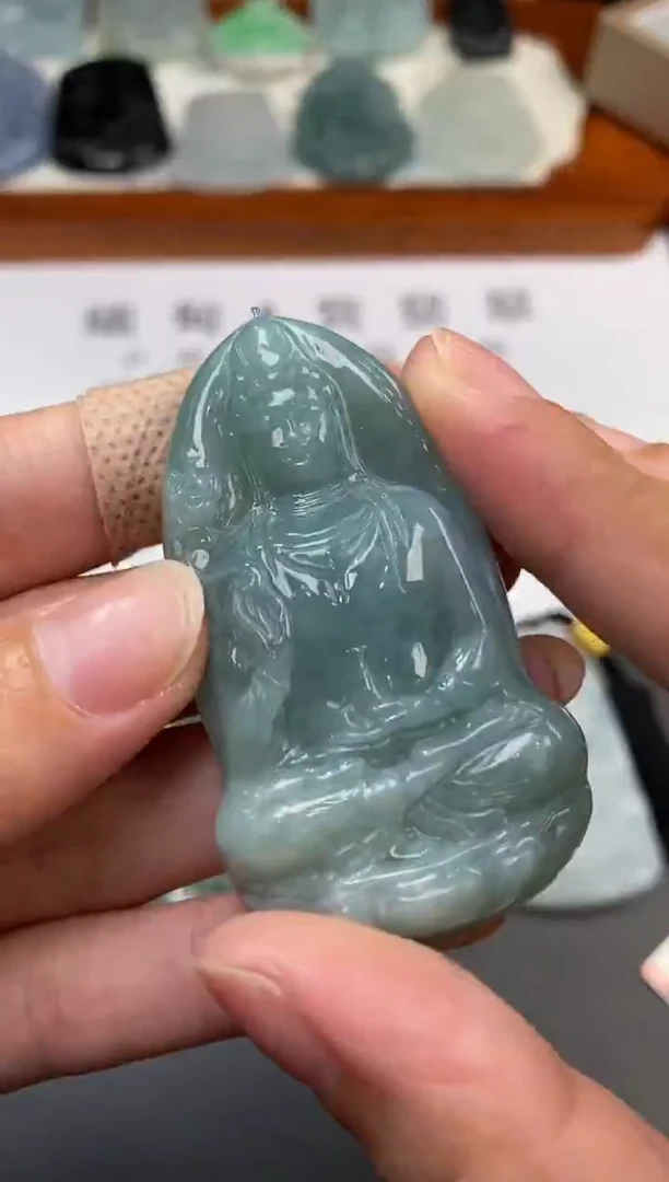 未镶嵌挂件翡翠371016    多人