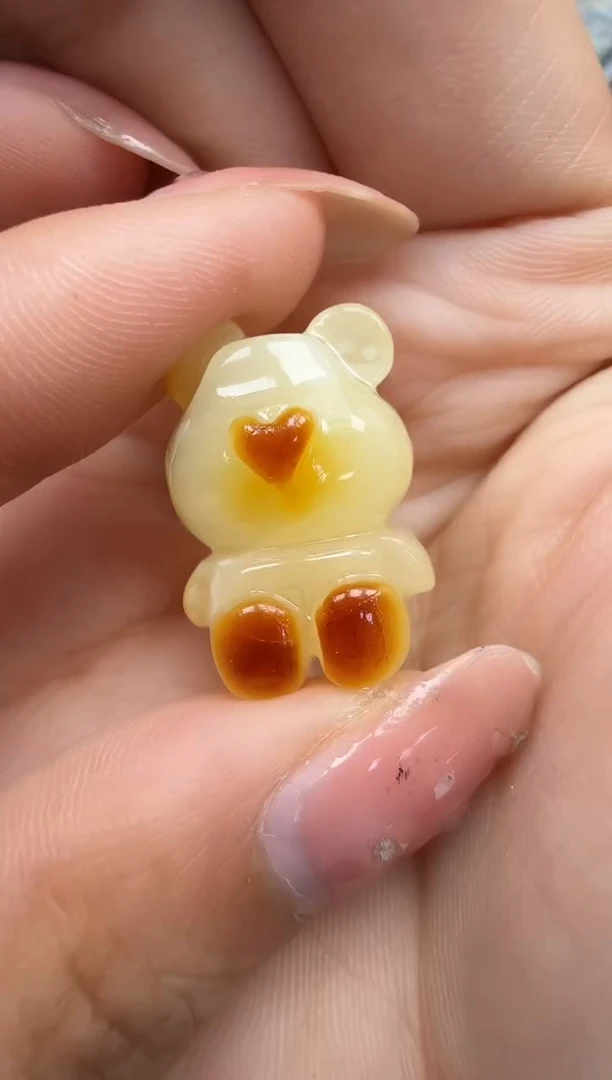 未镶嵌琥珀裸石如图