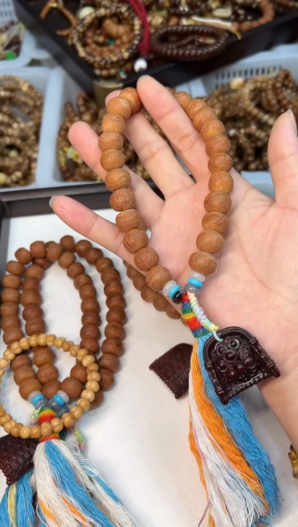 吊坠小叶紫檀 凤眼卡14mm左右 设计款 手持