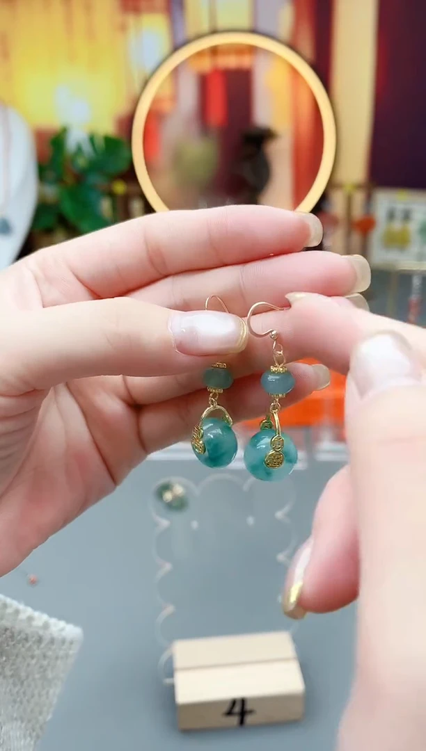 未镶嵌石英质玉（天山翠）耳钉307