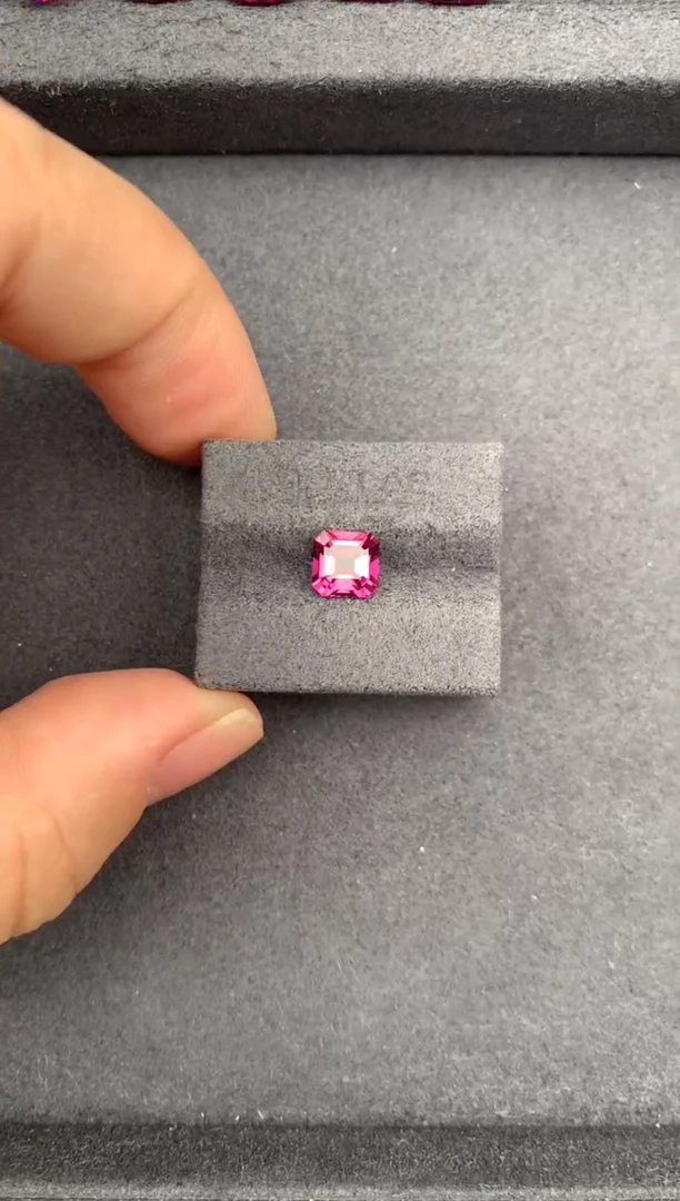 未镶嵌珠宝半成品石榴石1.5ct镁铝榴石  GH  定制