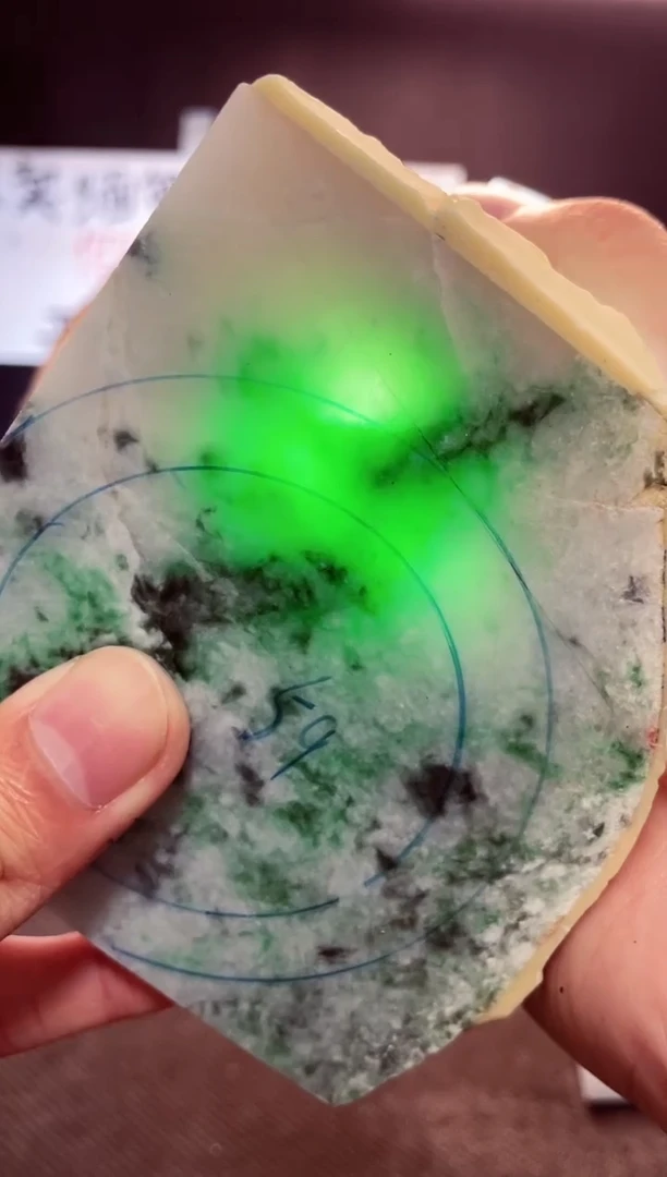 翡翠手镯未镶嵌翡翠