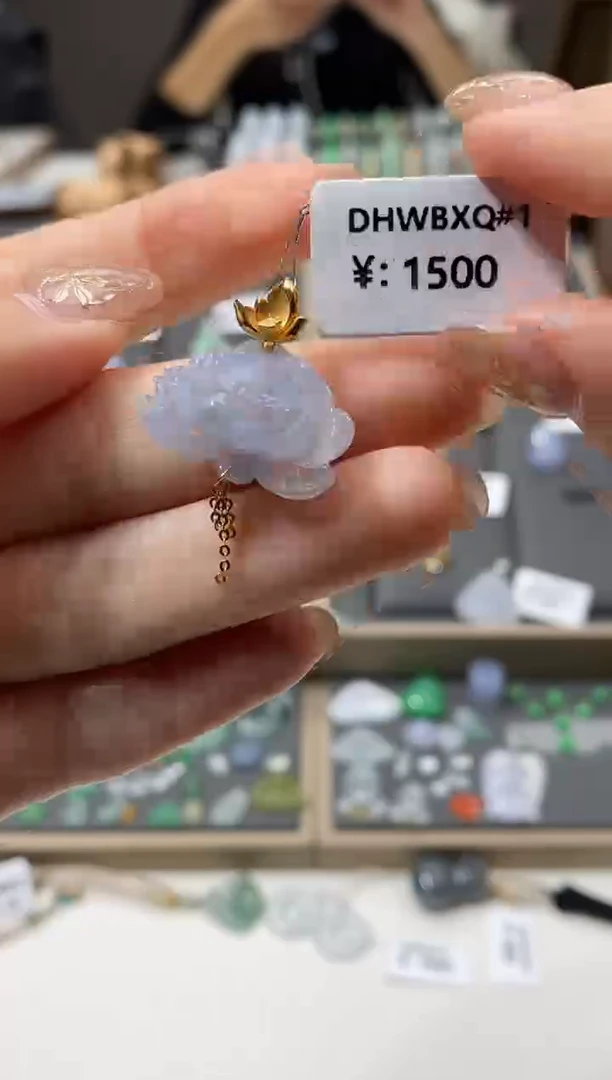 颈饰18K金镶嵌翡翠莲花