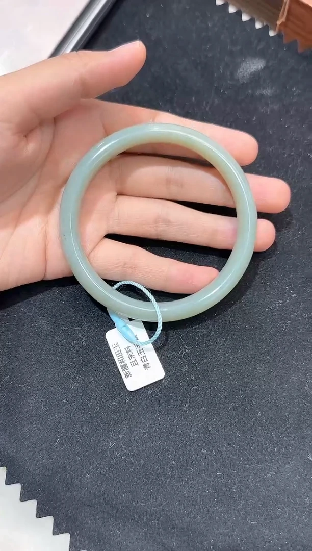 和田玉手镯未镶嵌新疆和田玉且末料60圈口手镯 正宗和田玉镯