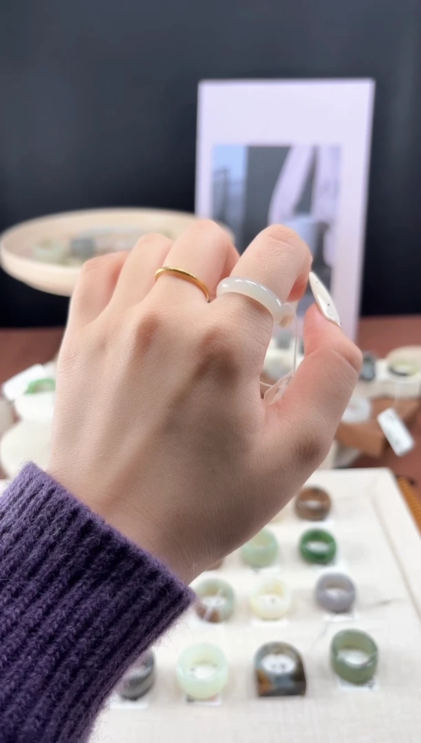 未镶嵌戒指和田玉（糖玉）冰白14圈