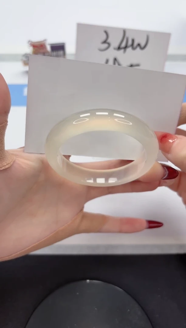 【闪购商品】石英质玉手镯未镶嵌A86-55.5