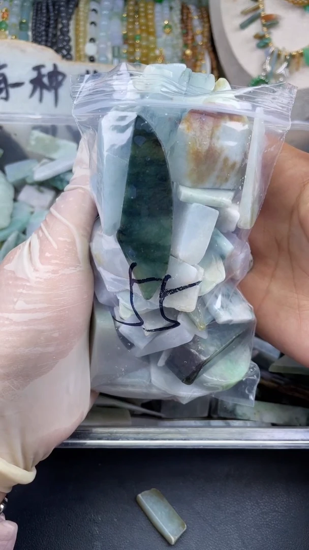 【闪购商品】翡翠颈饰未镶嵌天然翡翠大号500克55