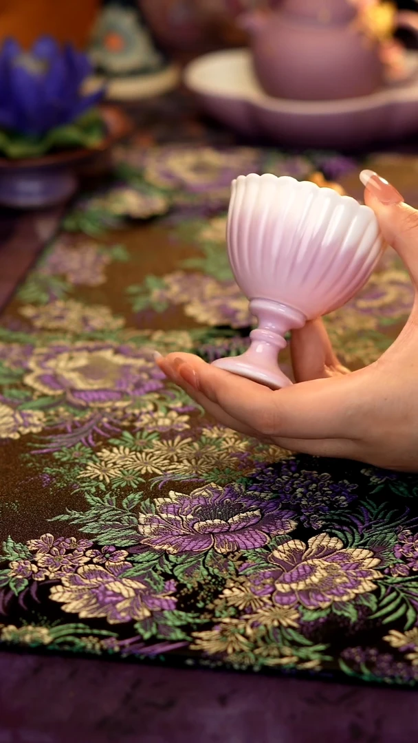 渐变紫高足菊瓣杯·······