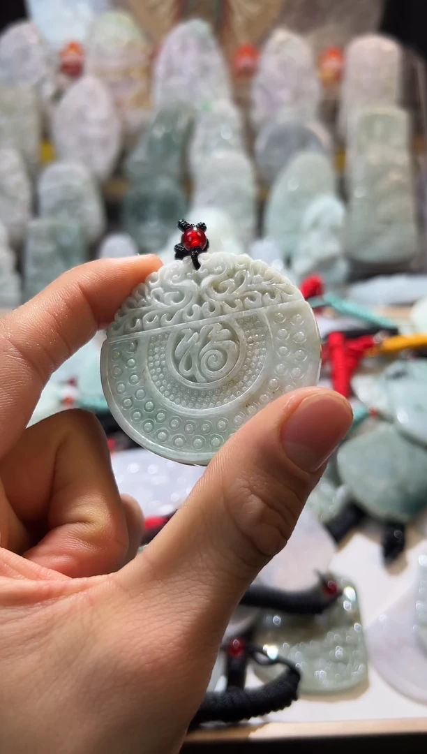 颈饰未镶嵌翡翠12/20     35