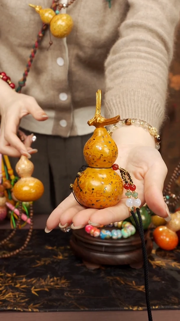 223 --大漆脖挂小葫芦---148