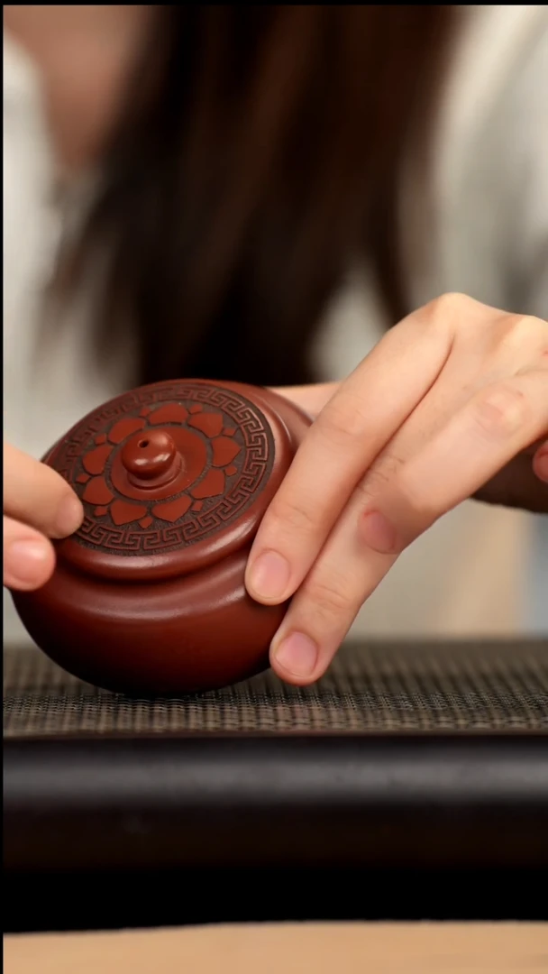 茶壶紫砂红皮龙相遇