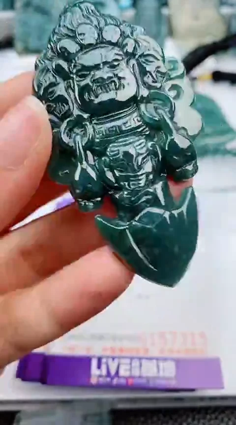 翡翠未镶嵌颈饰