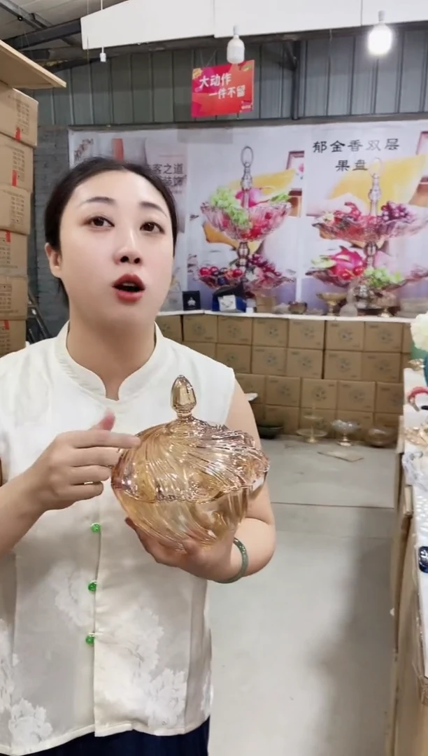 金色螺旋糖果罐一个