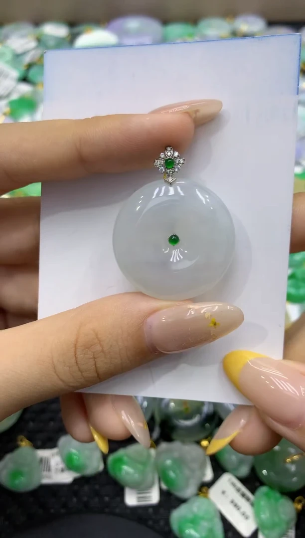 颈饰18K金镶嵌翡翠天然缅甸翡翠A货
