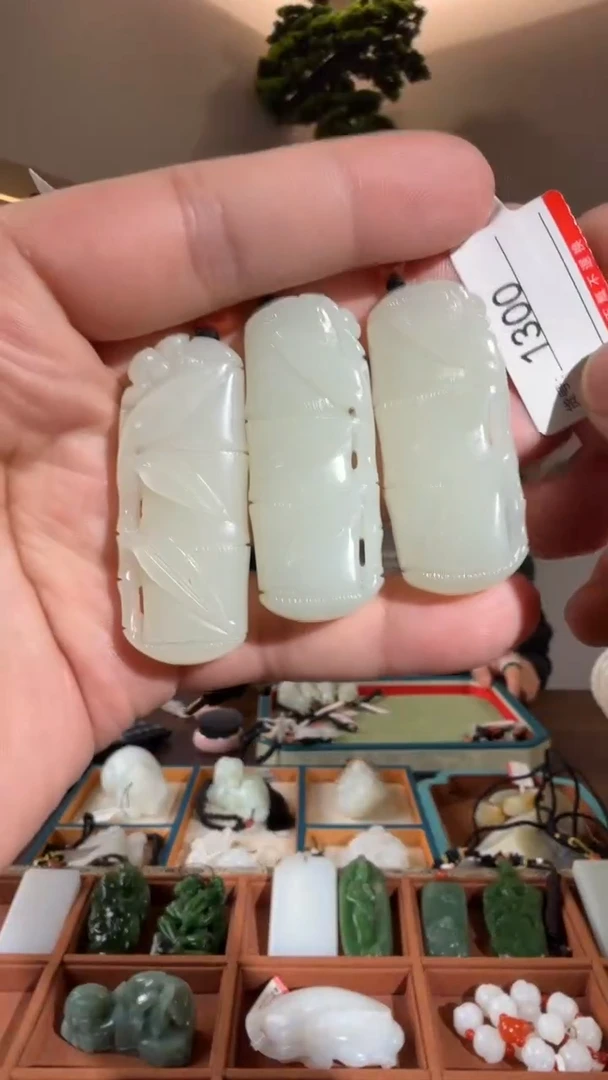 颈饰未镶嵌和田玉多样性发货其中一件