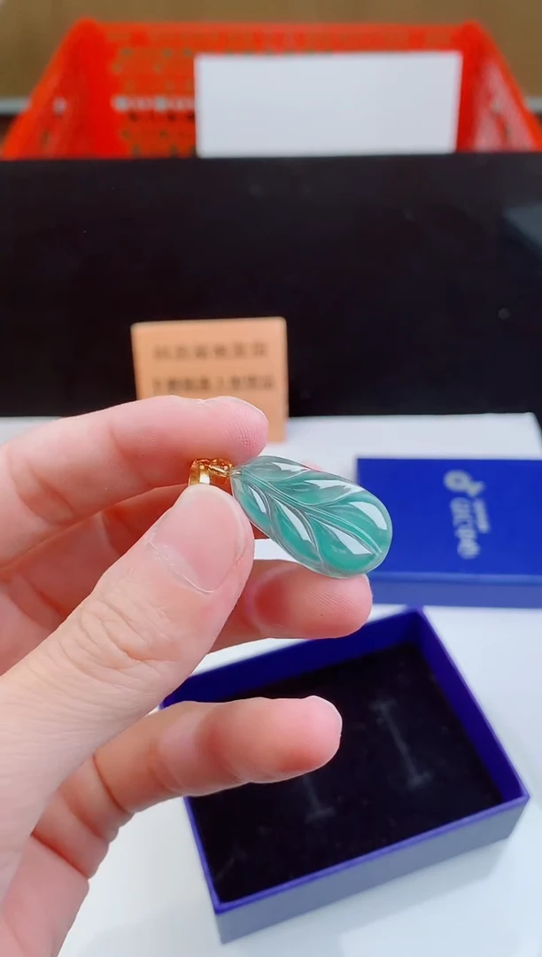 颈饰未镶嵌翡翠   ·