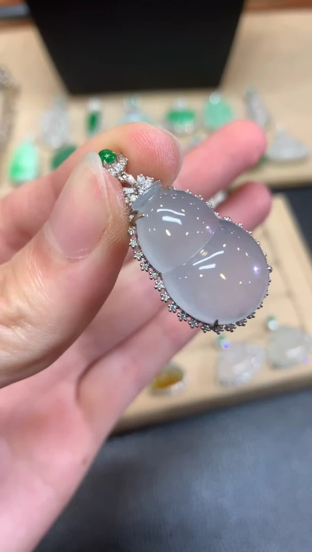 翡翠18K金镶嵌颈饰葫芦【无服务费】