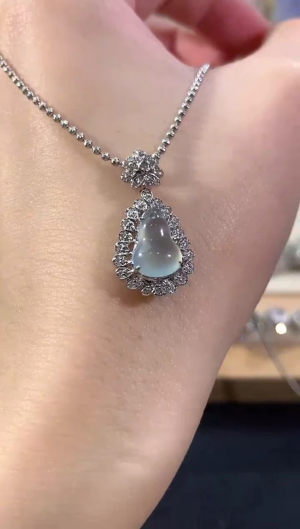 吊坠(不含链)18K金镶嵌翡翠冬日珠宝Q54