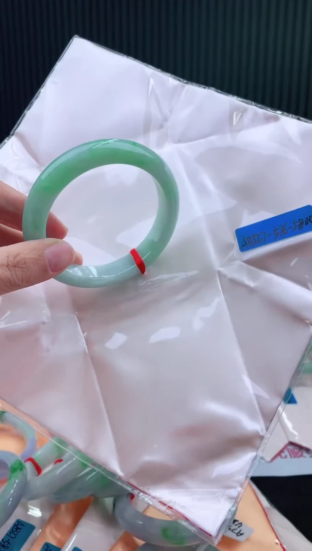 未镶嵌手镯翡翠56+