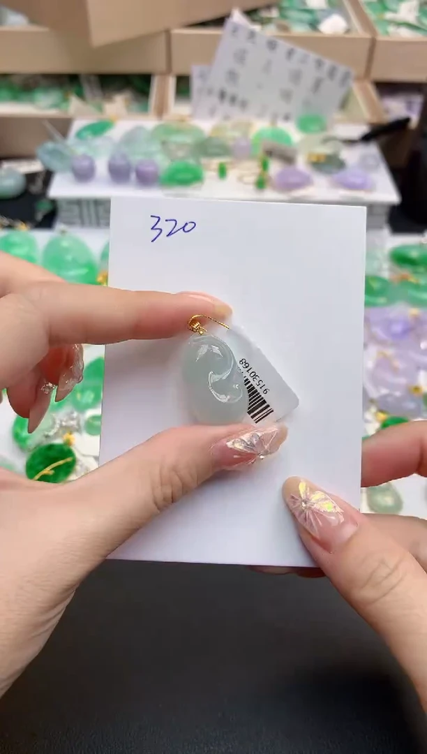 颈饰18K金镶嵌翡翠天然缅甸A货翡翠