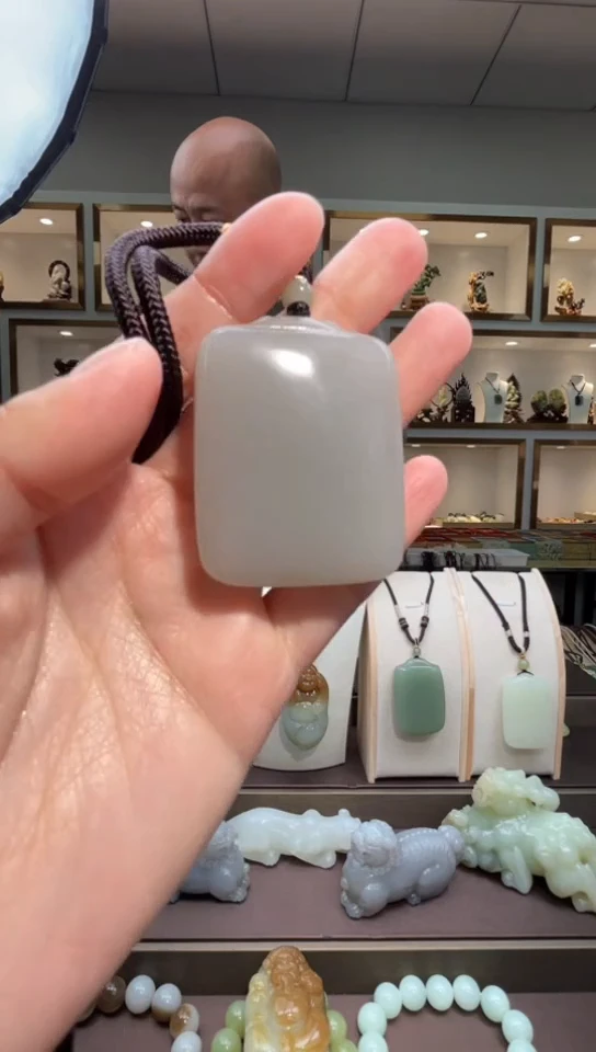 颈饰未镶嵌和田玉苏