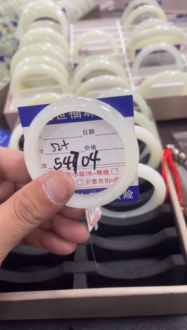 【闪购商品】蛇纹石玉颈饰未镶嵌纯天然岫玉老坑手镯