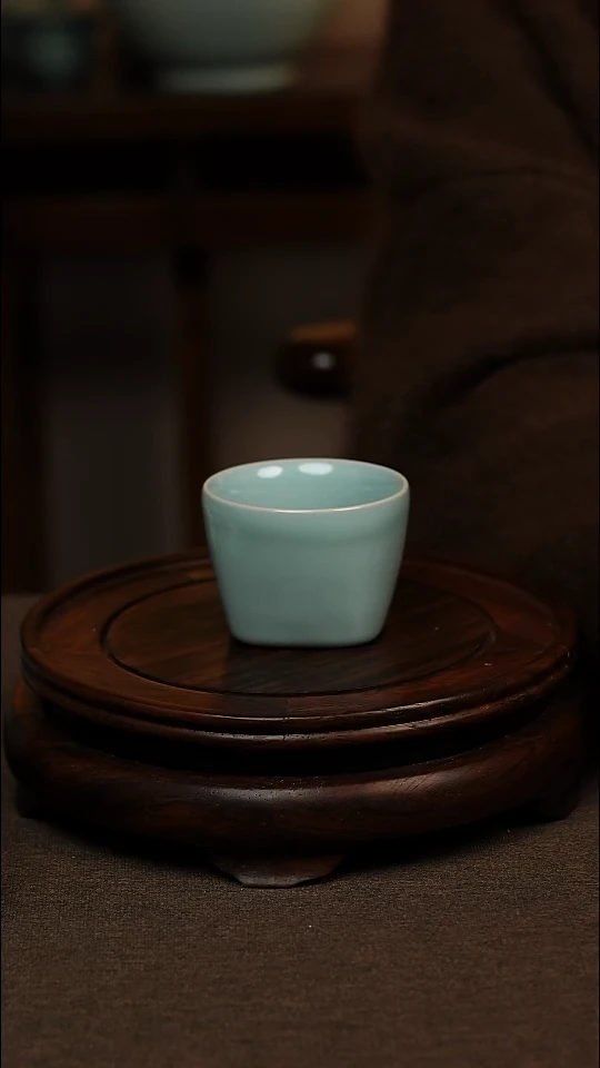 瓷片天青色天圆地方杯80ml微瑕不带礼盒