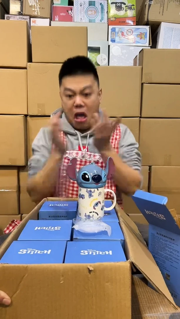 【闪购商品】杯原盒史迪仔满印带盖杯