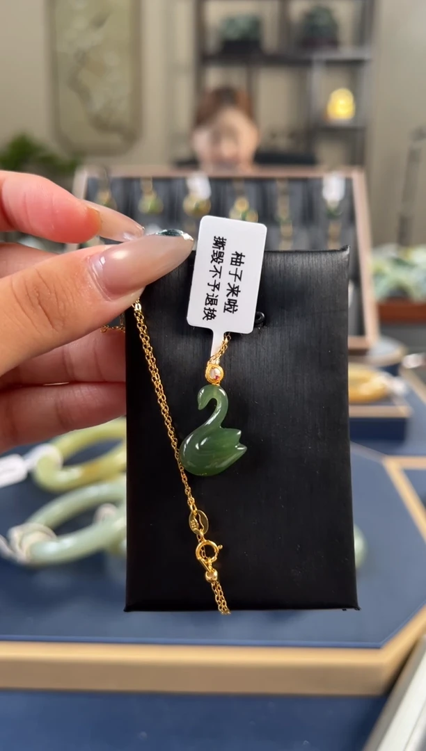 颈饰18K金镶嵌和田玉B0746