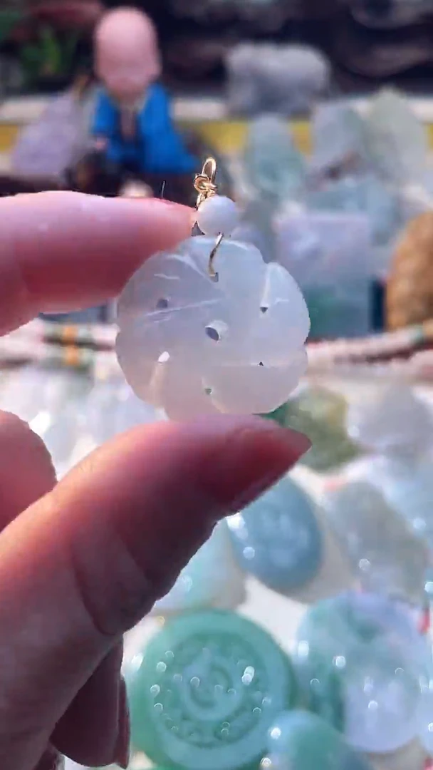 翡翠未镶嵌颈饰时来运转