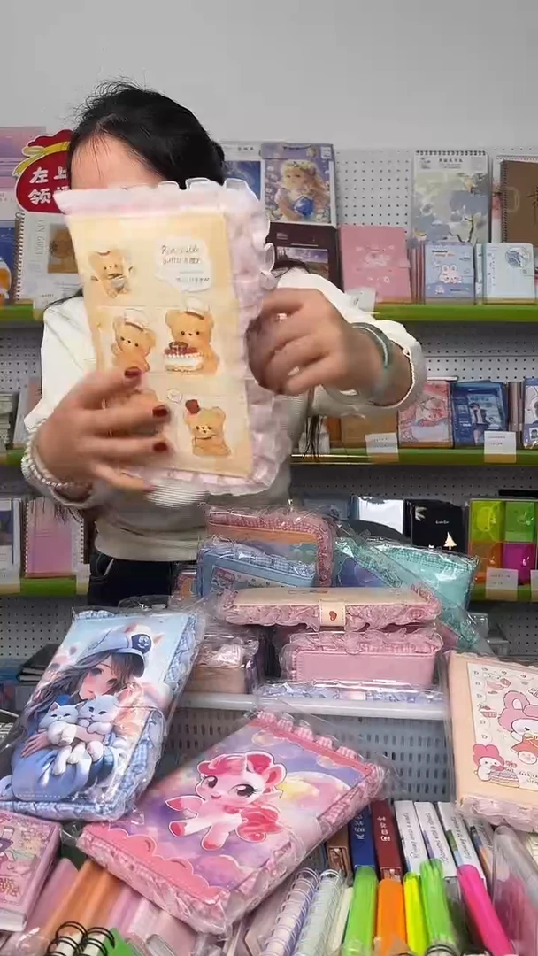 安**素C20     32K蕾丝pu磁扣本【混搭】  两本