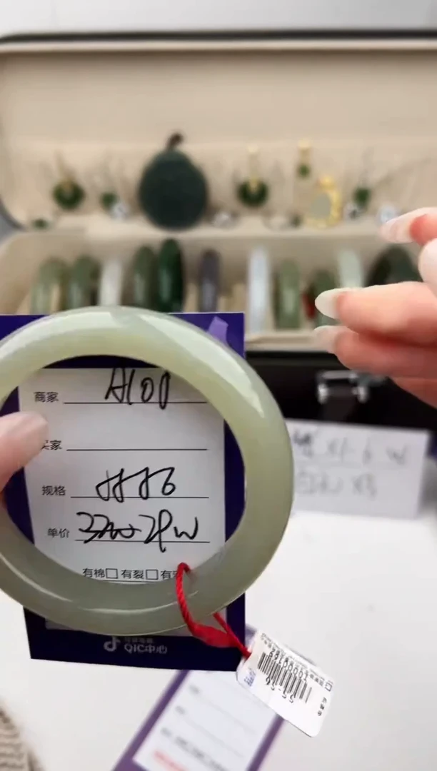 未镶嵌手镯和田玉微色差A105