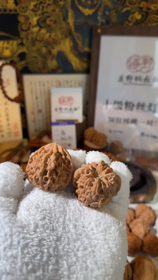 文玩核桃把件40全品龙门涧