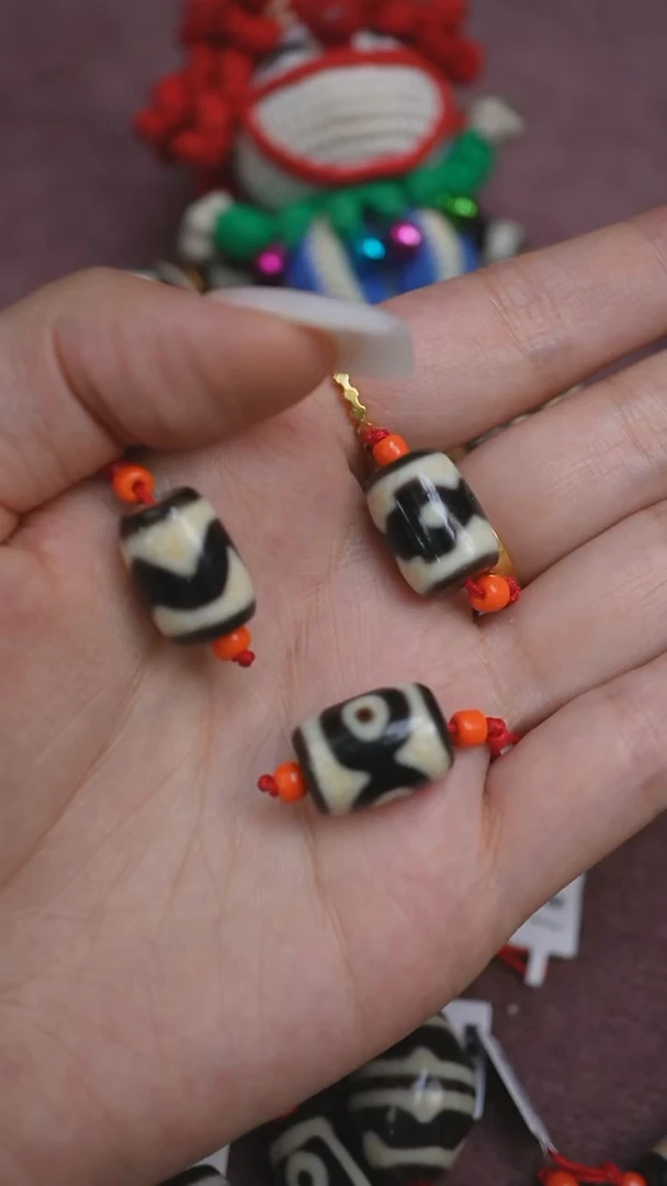 玛瑙/玉髓颈饰未镶嵌兰**?蚀花玛瑙珠定制编绳