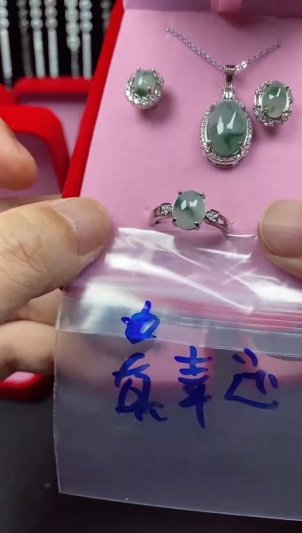 未镶嵌戒指翡翠真*运翡翠吊坠