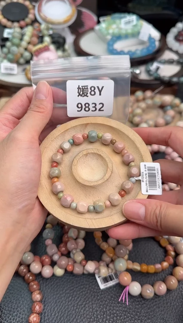 未镶嵌手链石英质玉八*8Y9832