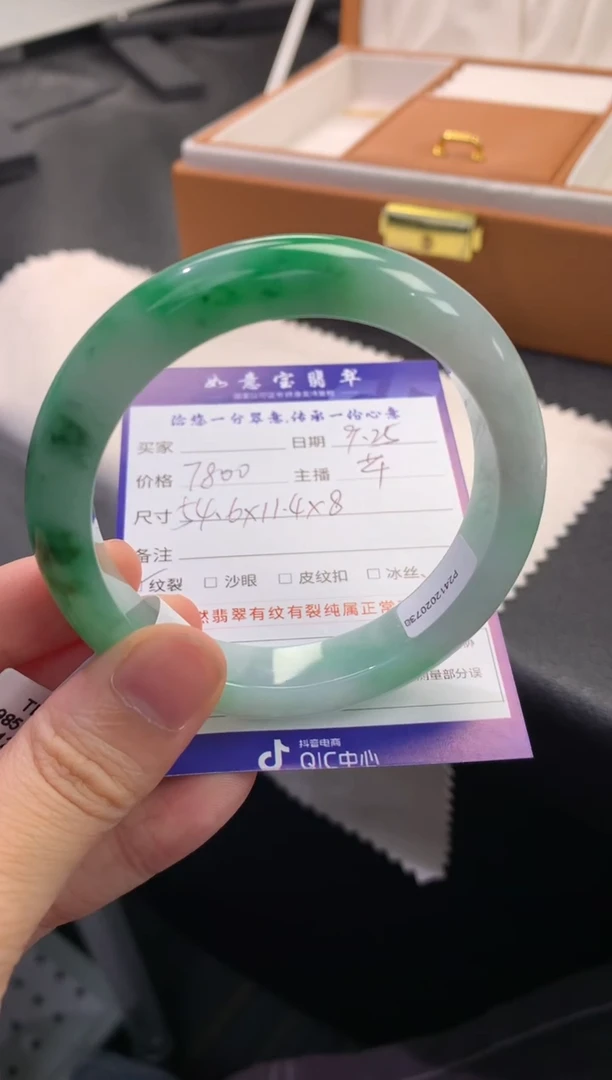 未镶嵌手镯翡翠退货需手镯吊牌标签完好
