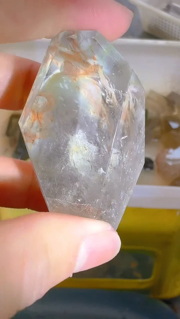 未镶嵌珠宝半成品水晶是**呀丁丁，水晶