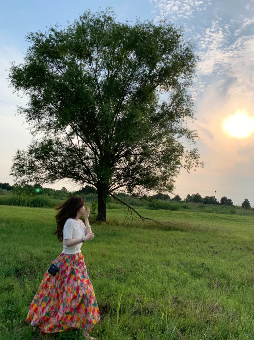 2025夏季新款甜美穿搭温柔风短袖针织上衣搭配碎花半身裙两件套女