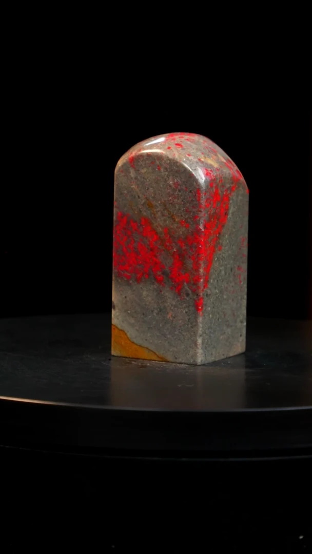 鸡血石梅花牛角鸡血石