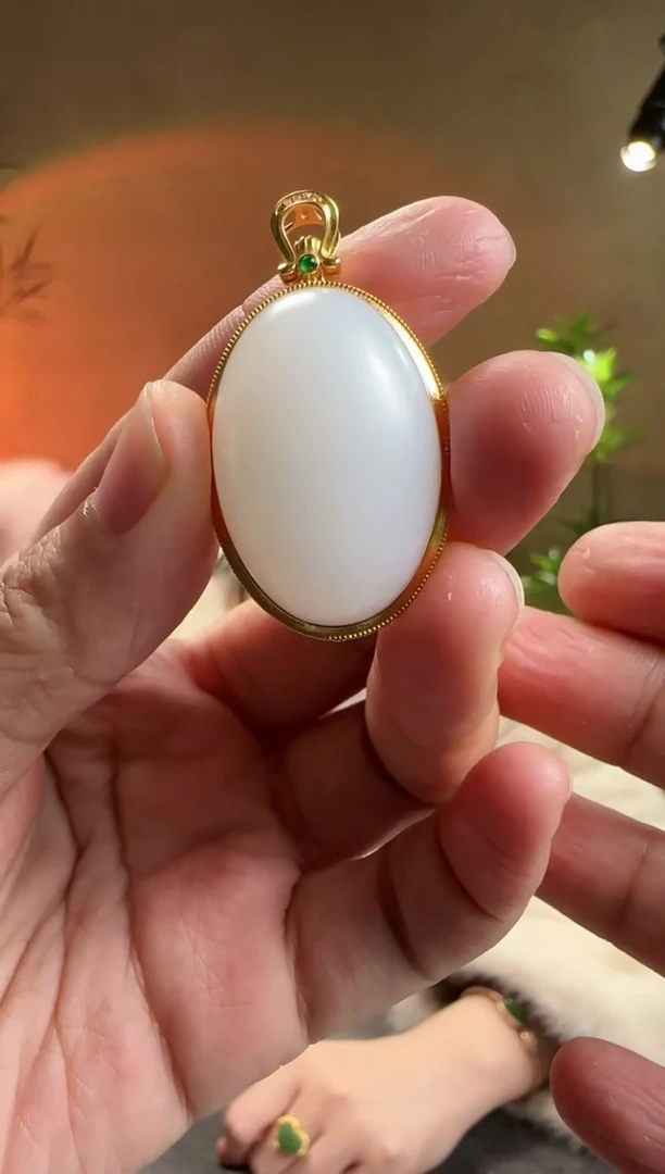 【闪购商品】和田玉吊坠18K金镶嵌18K金镶白玉蛋面吊坠