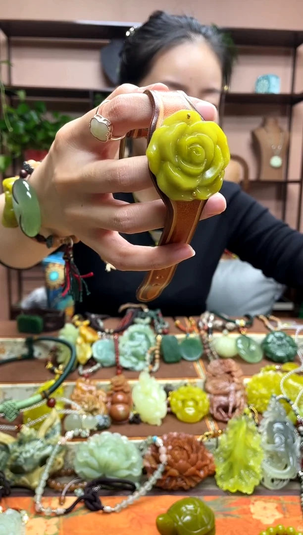 未镶嵌岫玉吊坠多样性发货发其中之一