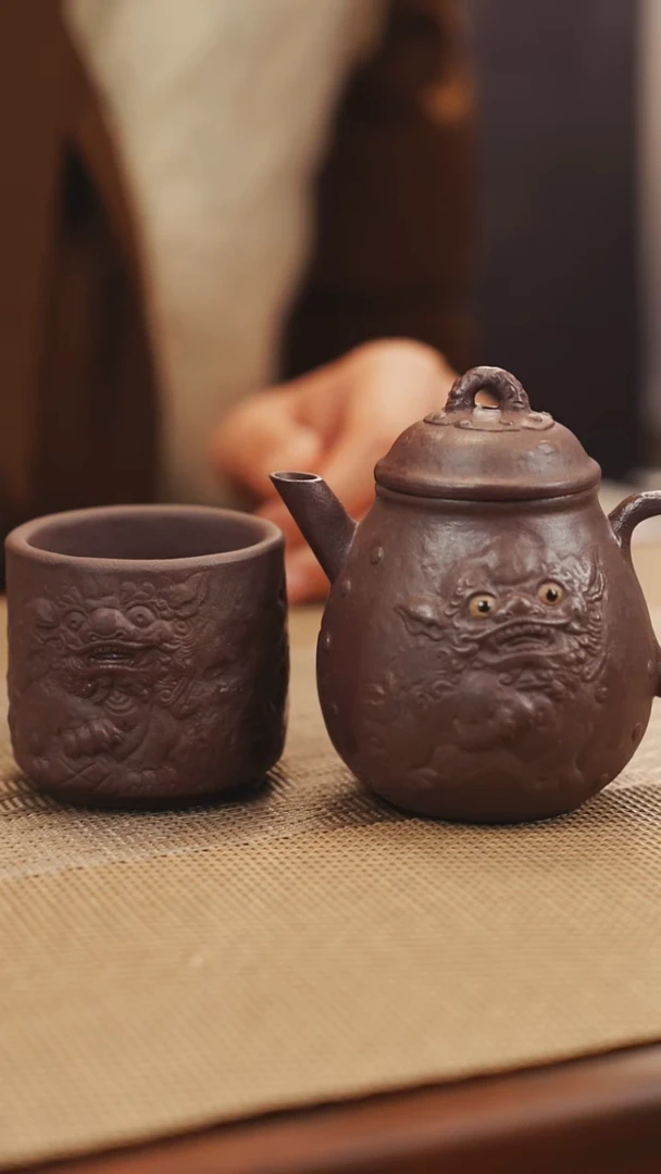 原矿天青紫泥喜狮紫砂壶15