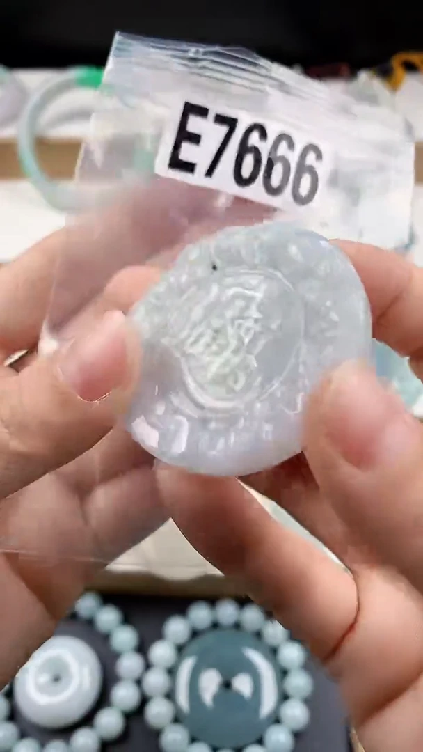 颈饰未镶嵌翡翠天然翡翠吊坠挂件