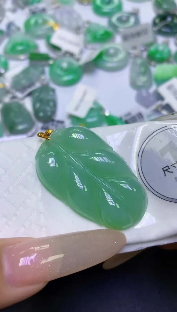 颈饰18K金镶嵌翡翠天然缅甸翡翠A货百元以上9元证书费自理