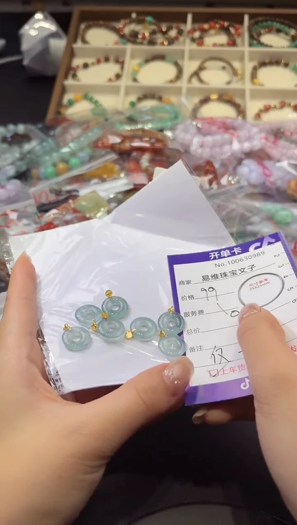 颈饰18K金镶嵌翡翠100630989随机发仅一件