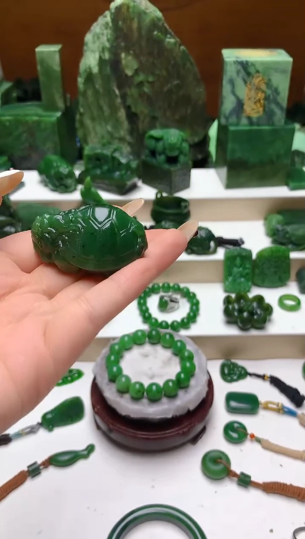 和田玉（碧玉）未镶嵌把件0