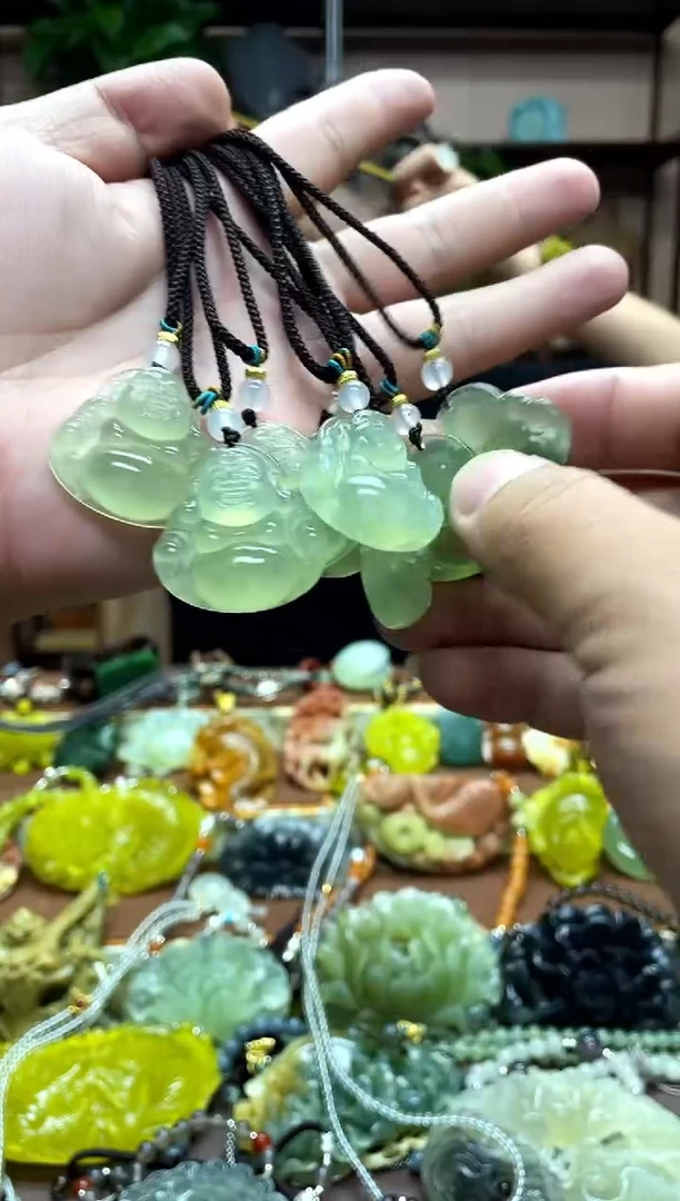 未镶嵌岫玉吊坠多样性发货发其中之一