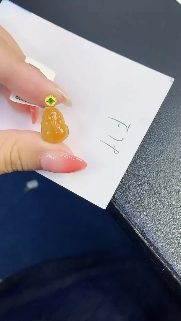 翡翠18K金镶嵌颈饰缅甸天然翡翠A货